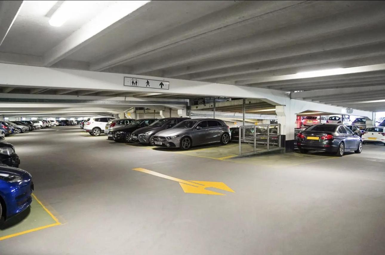 King Deluxe City Apt Large Balcony& Free Parking! Leeds  Esterno foto